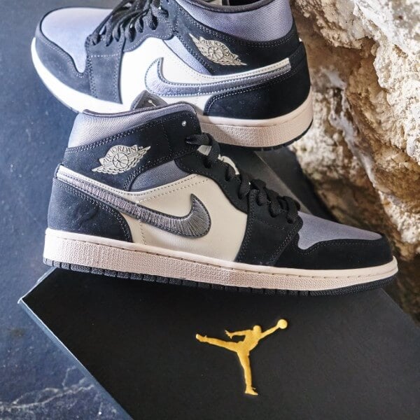Air Jordan 1 Mid Satin Grey Toe
