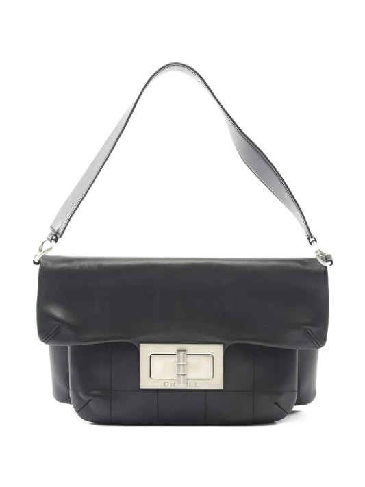 Chanel Pre Owned 2003 2004 Leather Shoulder Bag — Same as shown — Size One Size — Front View