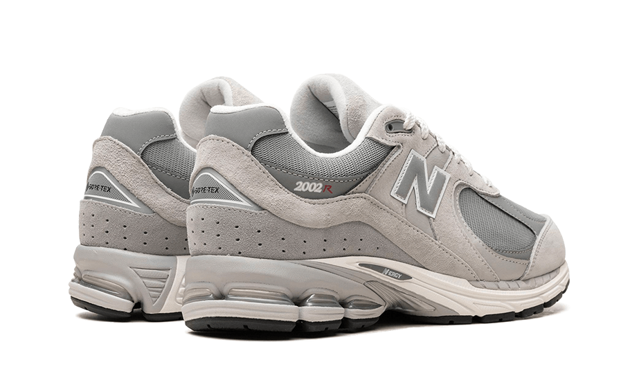 new-balance-2002r-gore-tex-concrete