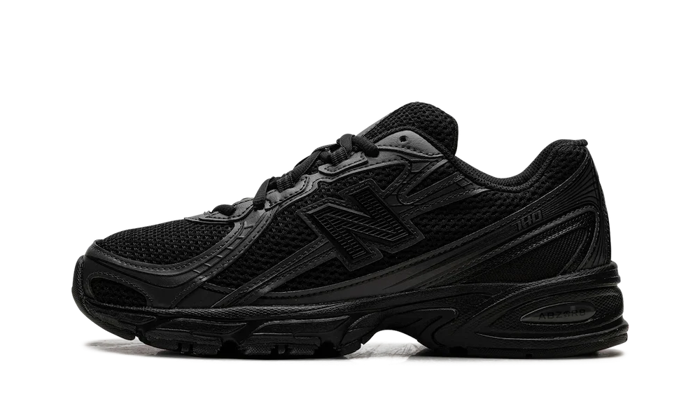 New Balance 740 Black