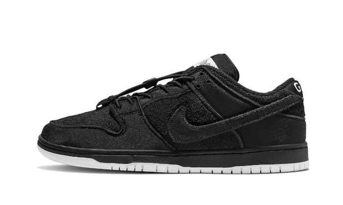 SB Dunk Low Gnarhunters