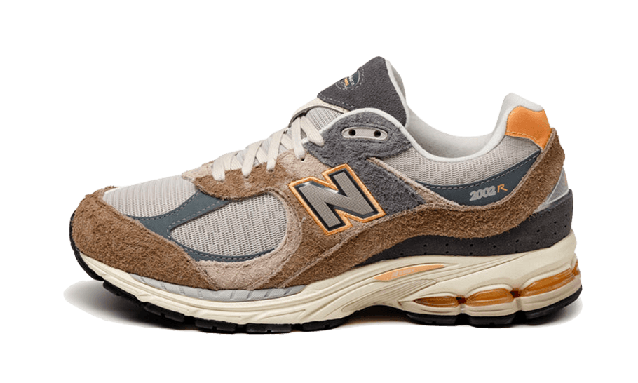 new-balance-2002r-mushroom-hazy-peach